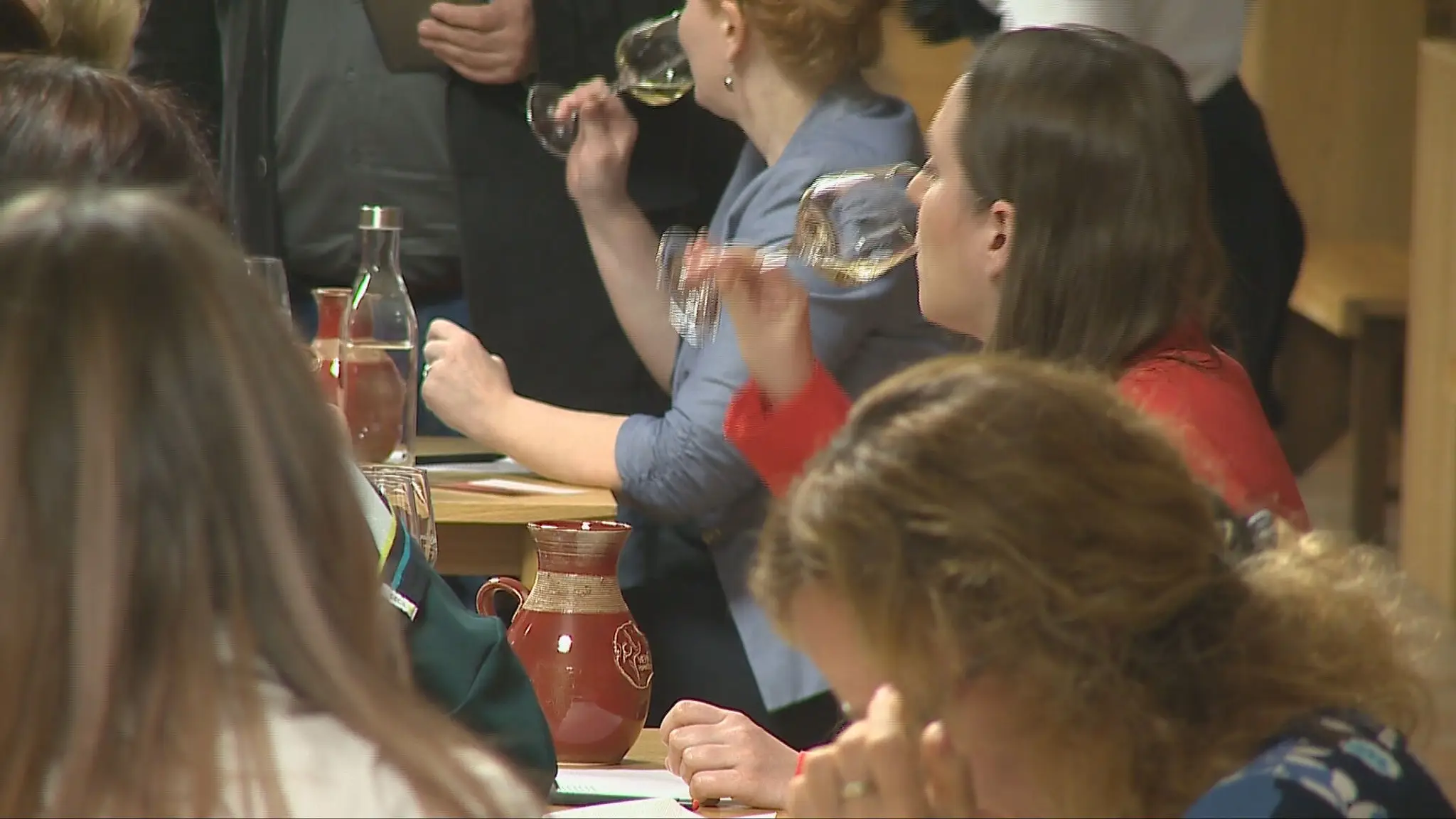 Dámska degustácia vín.