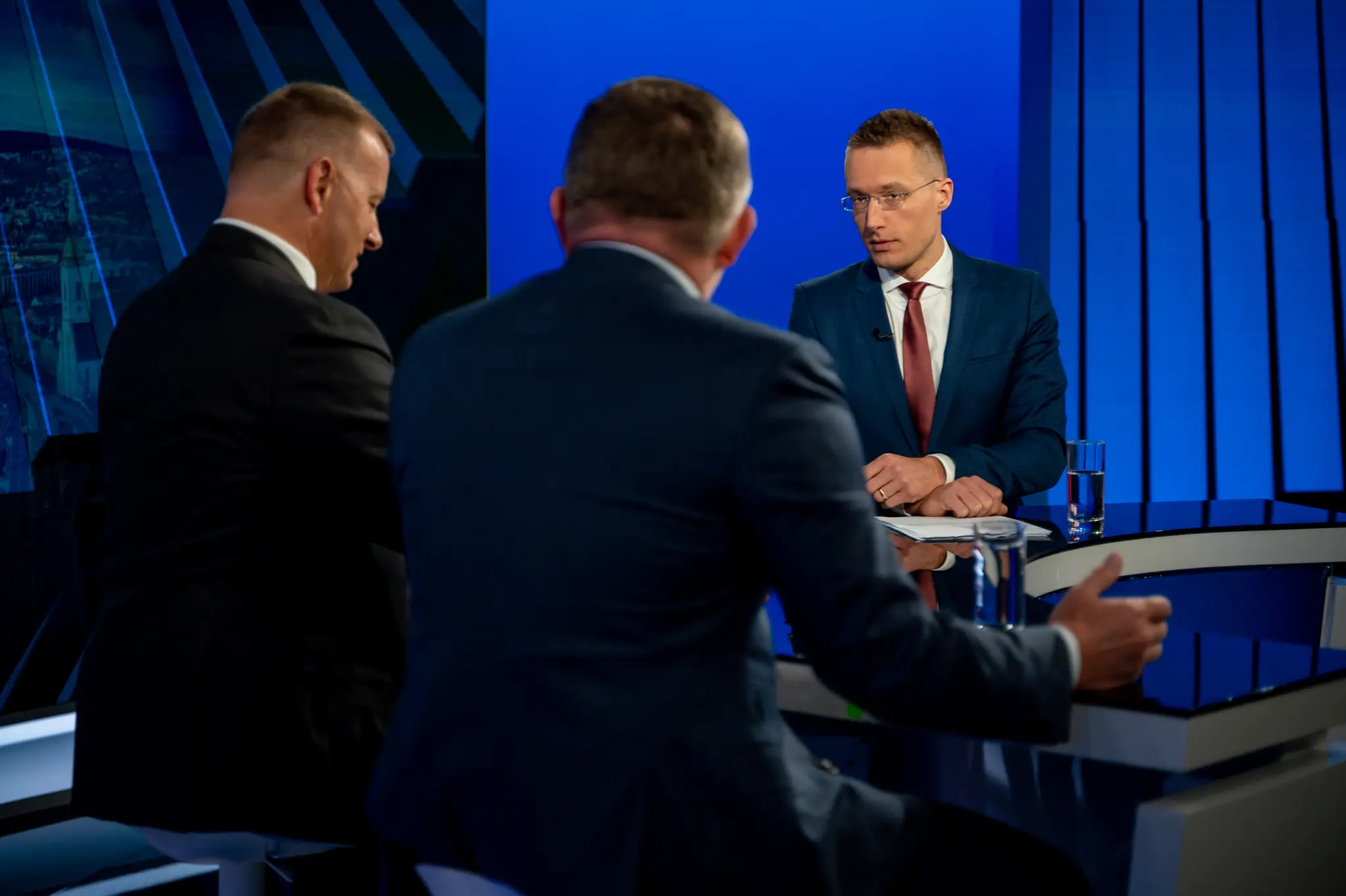 Michal Kovačič v diskusii s Borisom Kollárom a Robertom Ficom.