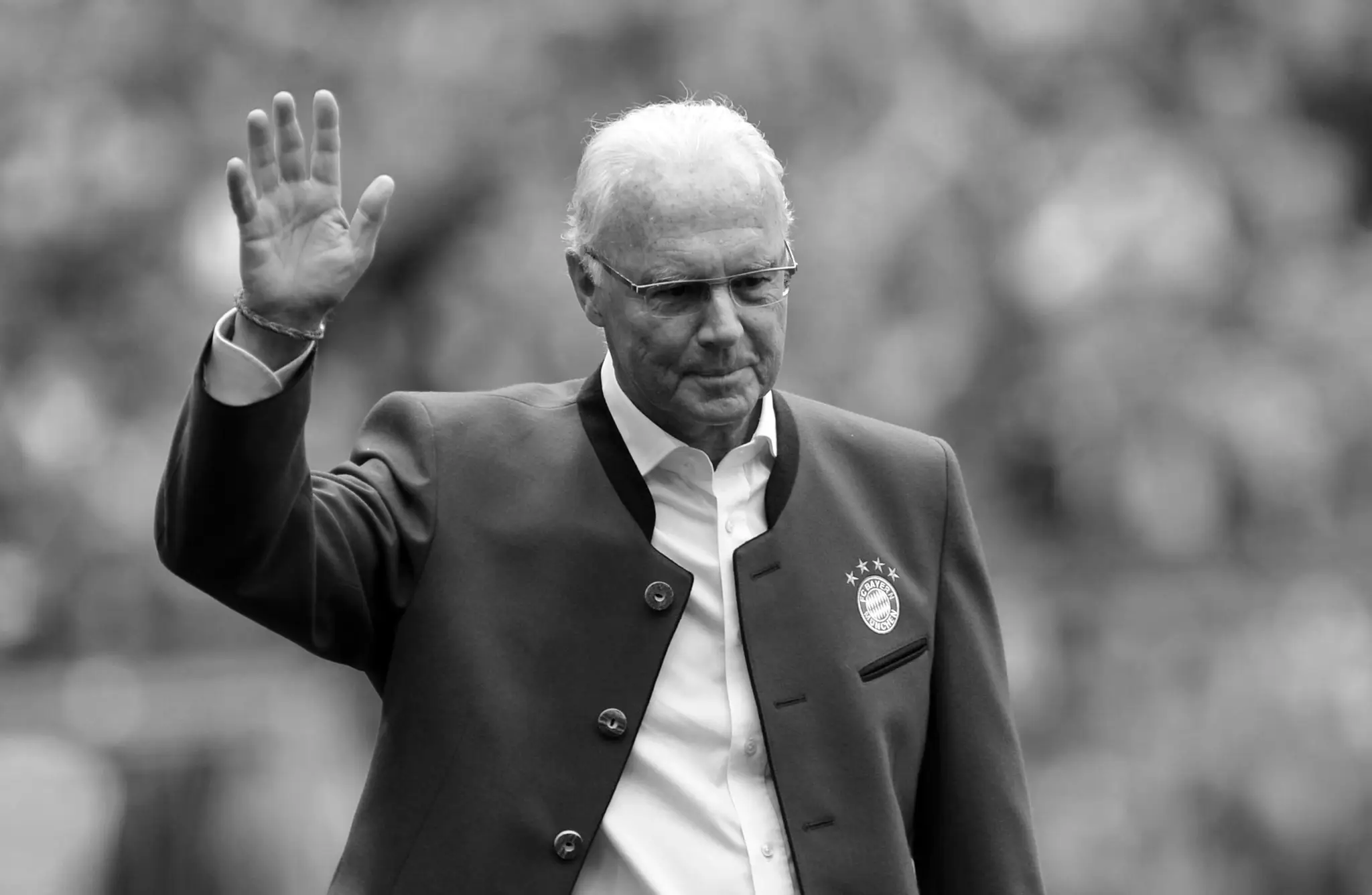 Na archívnej snímke z 14. mája 2016 čestný prezident Bayernu Mníchov Franz Beckenbauer
