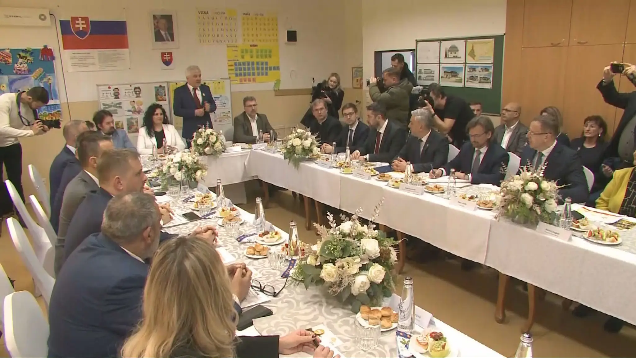 Ministri v osade.