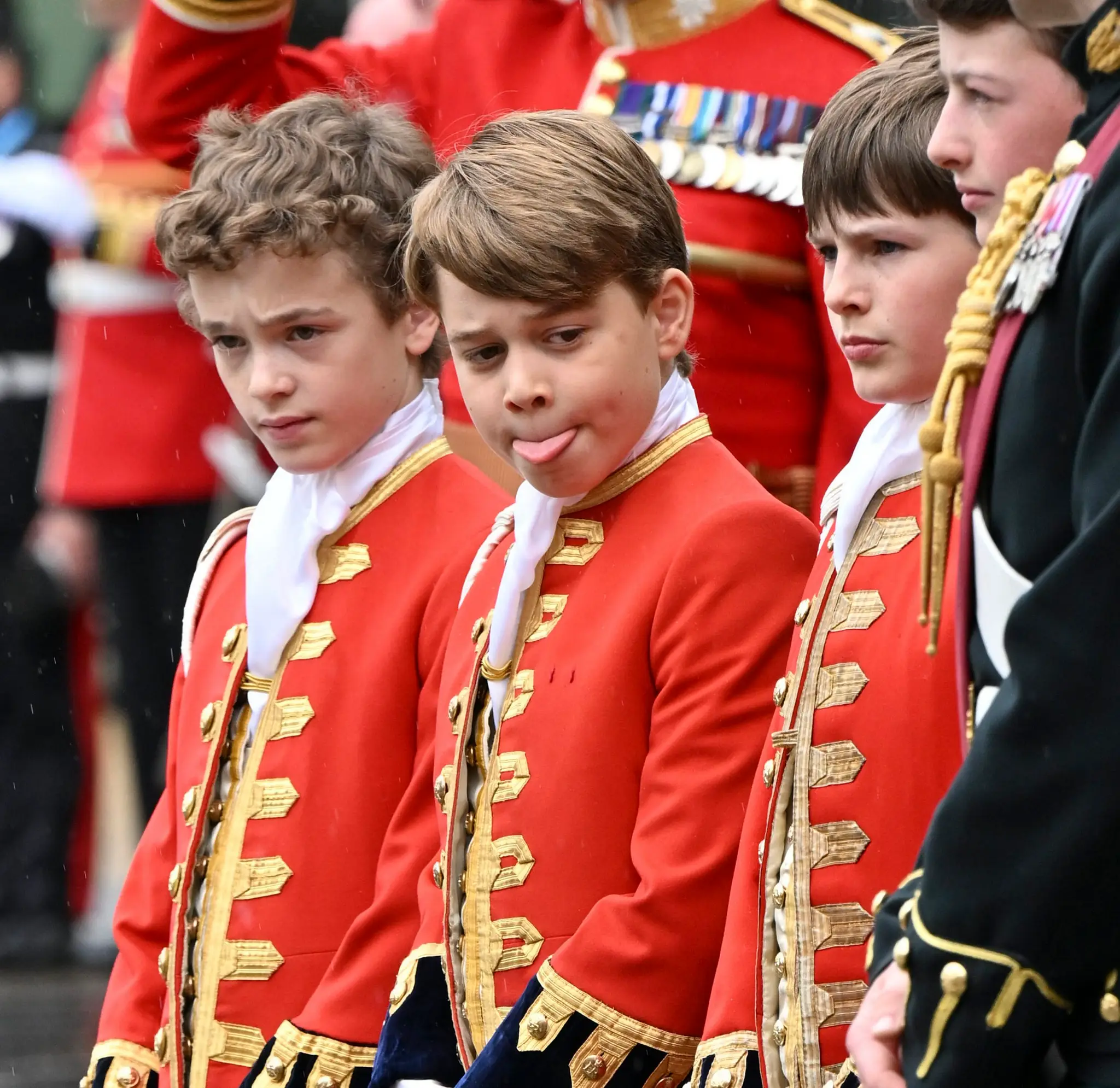 Princ George sa zúčastňuje na slávnostnej korunovácie