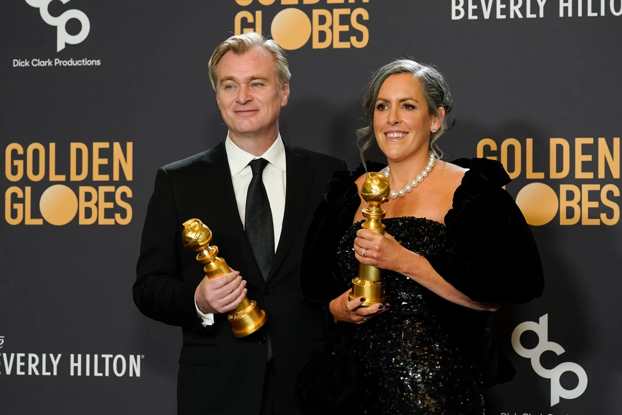 Na snímke zľava britský režisér Christopher Nolan a jeho manželka a producentka Emma Thomasová Nolanová.