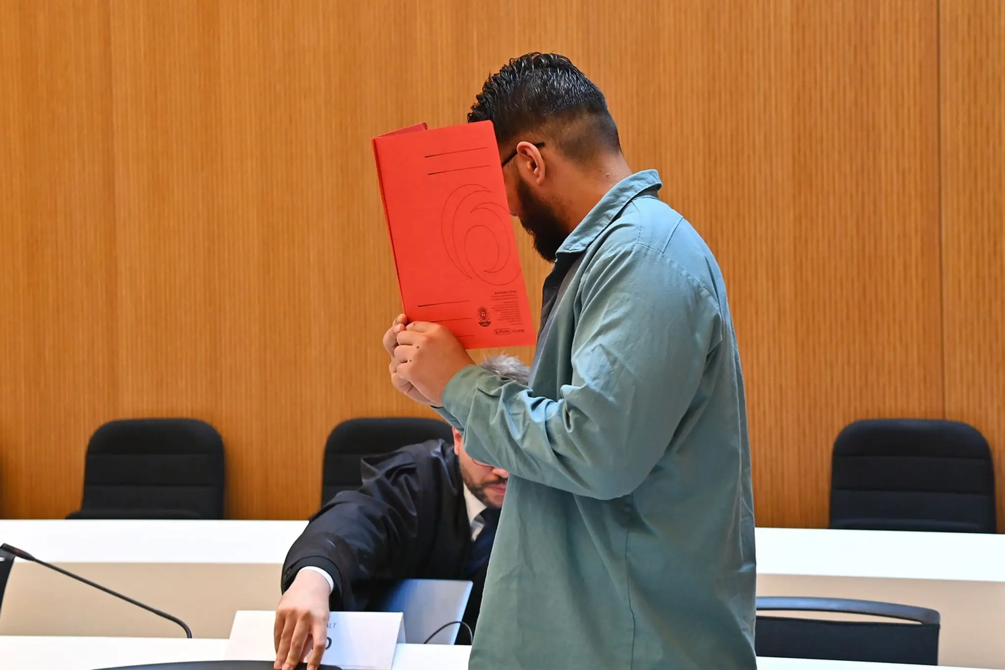 Nemecký súd udelil doživotný trest Afgancovi, ktorý minulý rok autom vrazil do davu ľudí v Mníchove a zabil dvojročné dievča a jej 37-ročnú matku.