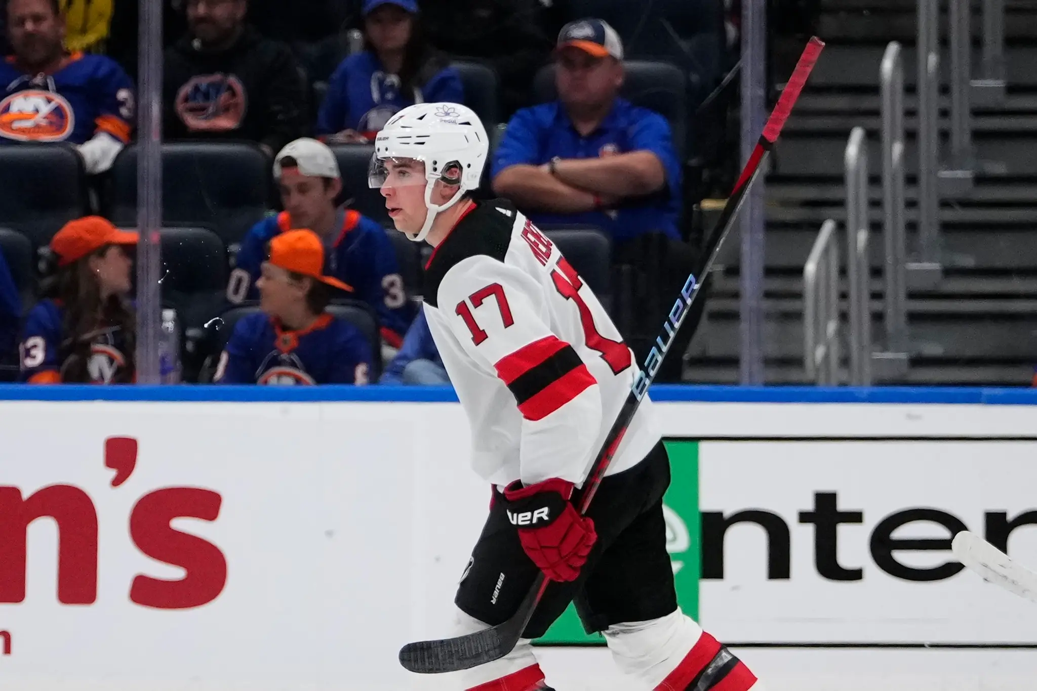 Šimon Nemec sa strelecky presadil v nočnom prípravnom zápase pred štartom novej sezóny NHL.