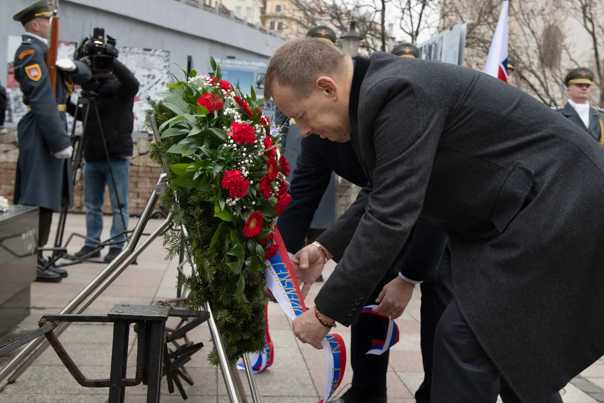 Predseda parlamentu Boris Kollár položil veniec k Pamätníku holokaustu v Bratislave