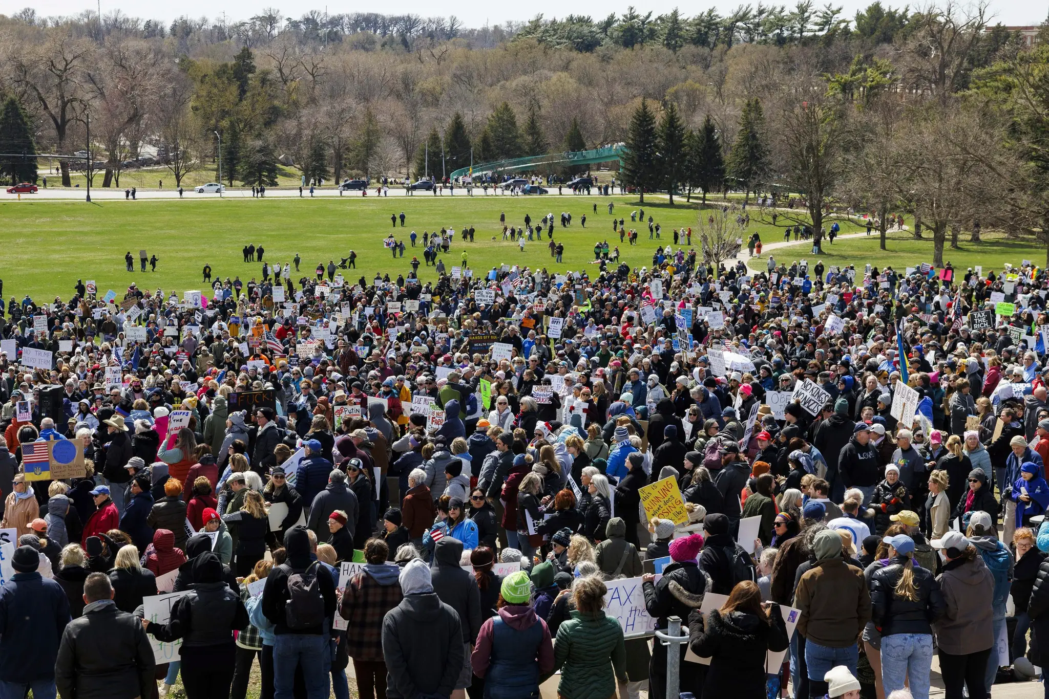 Protestujúci proti Trumpovi.