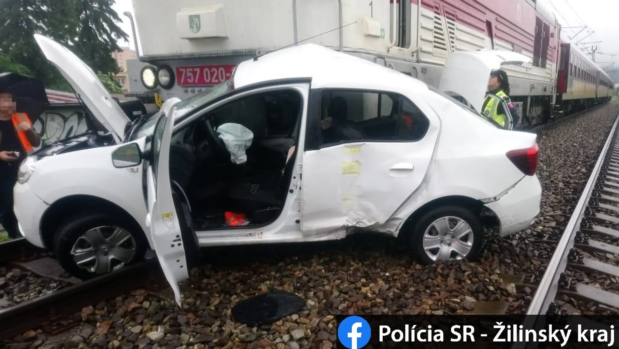 Na železničnom priecestí v Martine zomrel vodič osobného auta.