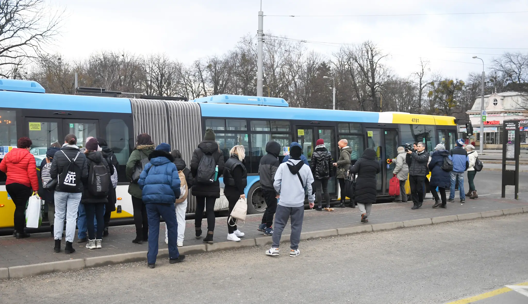Vodiči košického dopravného podniku sa zapojili do neobmedzeného ostrého štrajku.
