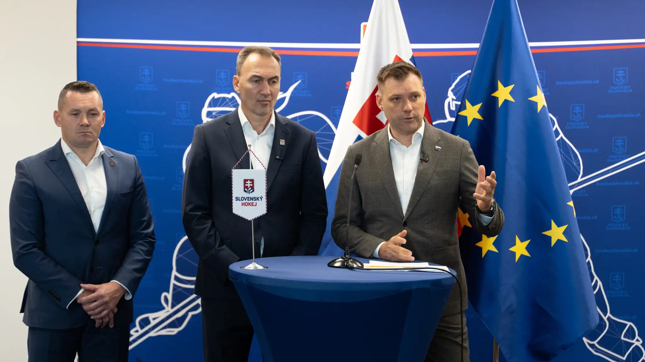 Generálny sekretár SZĽH Miroslav Lažo, prezident SZĽH Miroslav Šatan a minister životného prostredia SR Tomáš Taraba