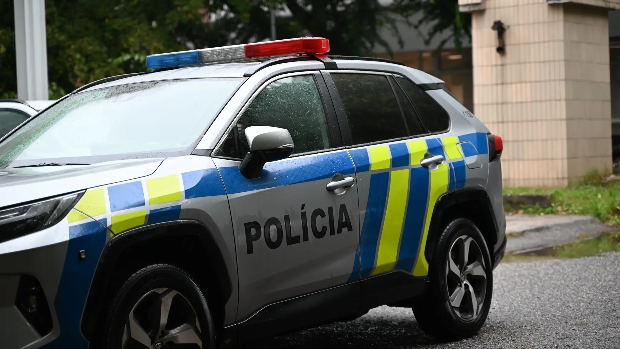 Polícia, policajné auto. Ilustračná snímka
