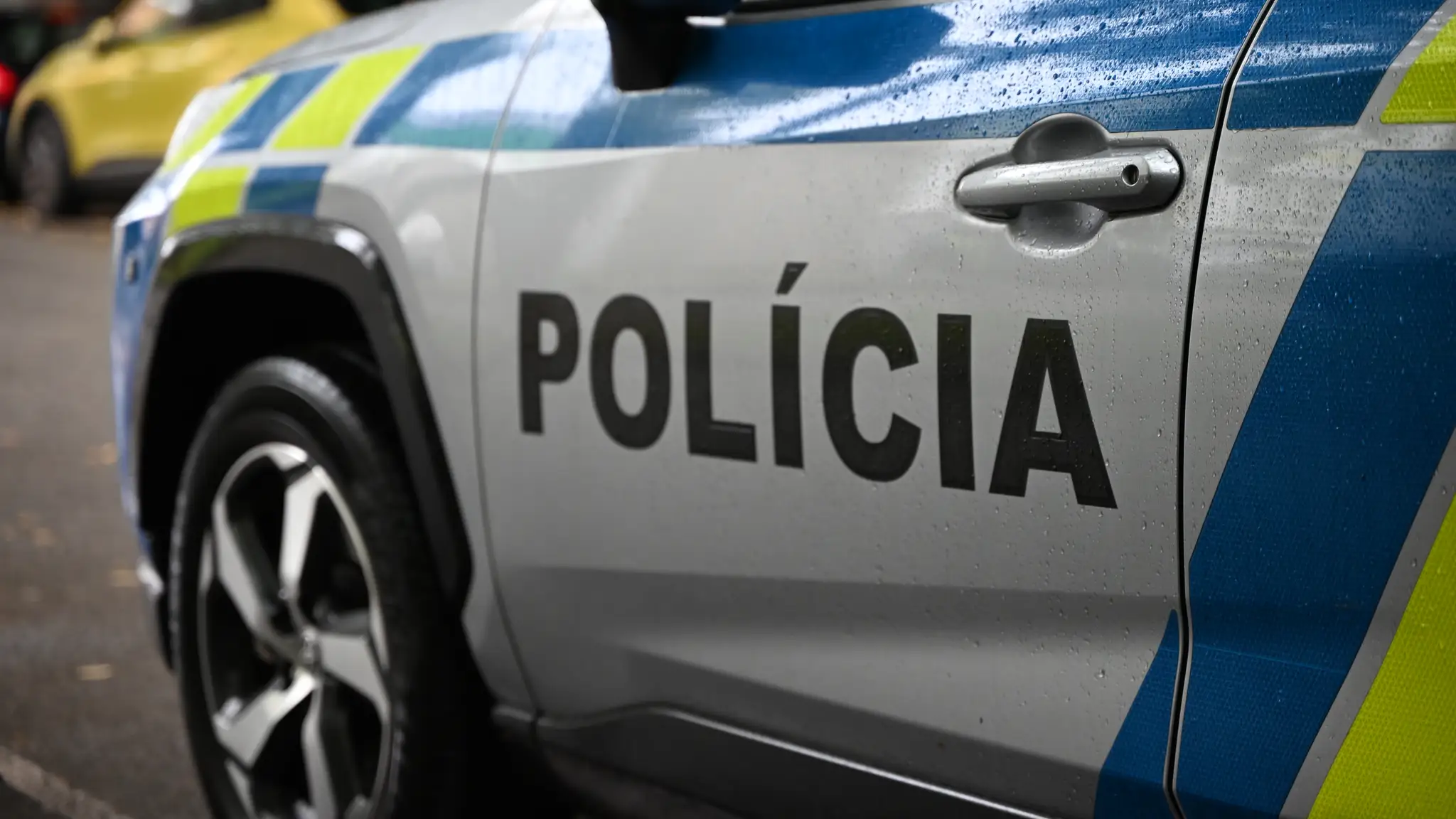 Polícia, policajné auto. Ilustračná snímka