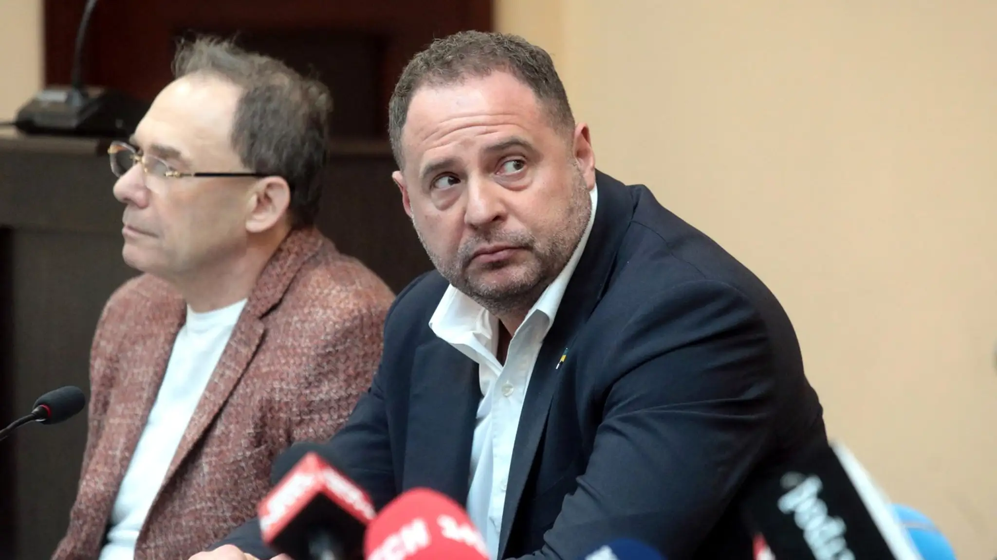 Andrij Jermak so svojim obhajcom.