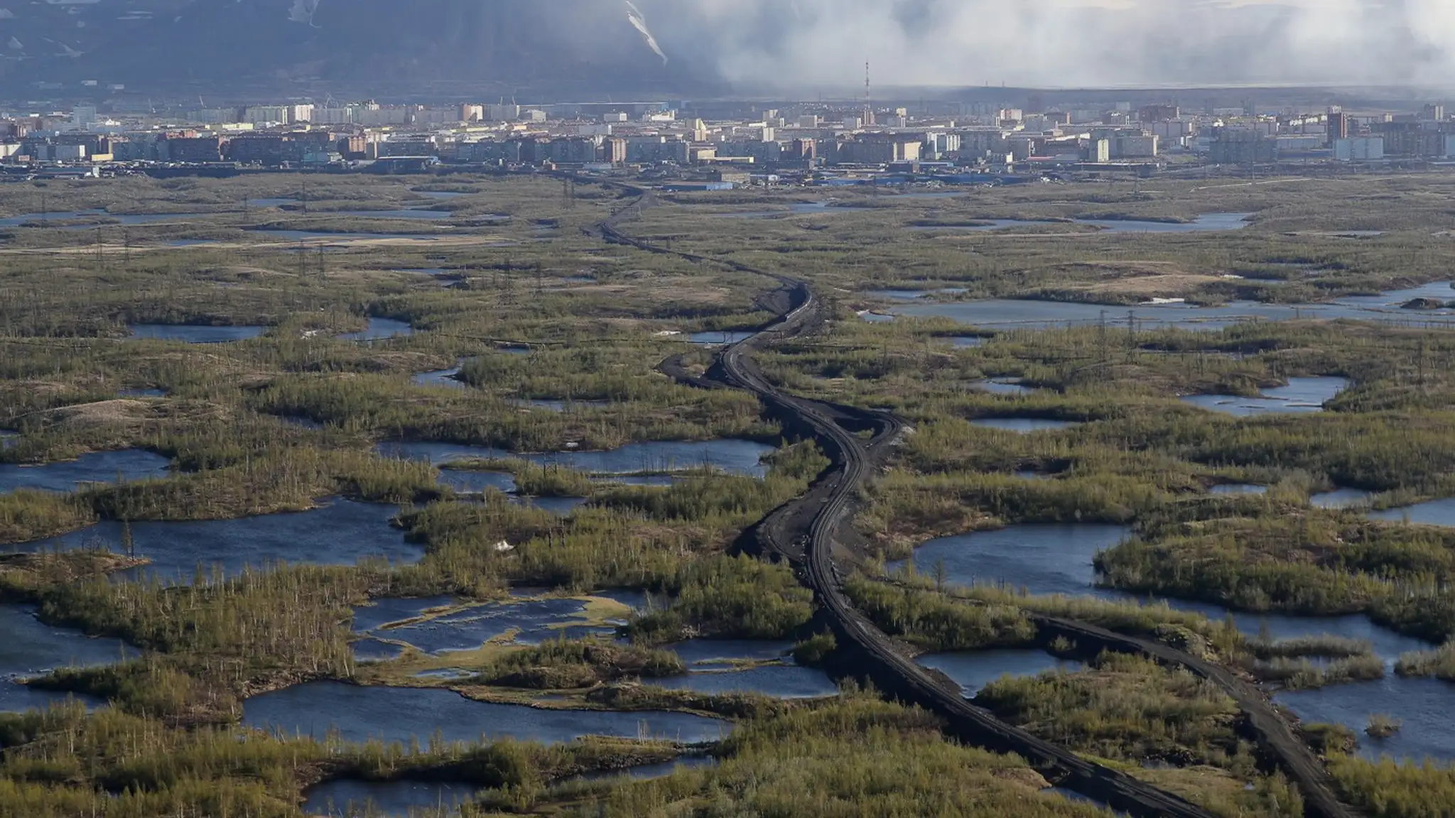 Železnica spájajúca Norilsk s okolitými banskými zariadeniami.