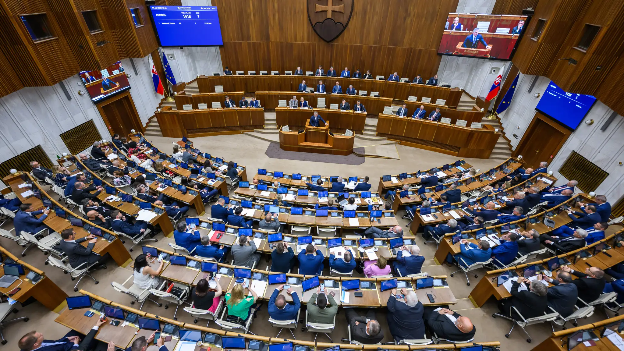 Parlament. Ilustračná snímka