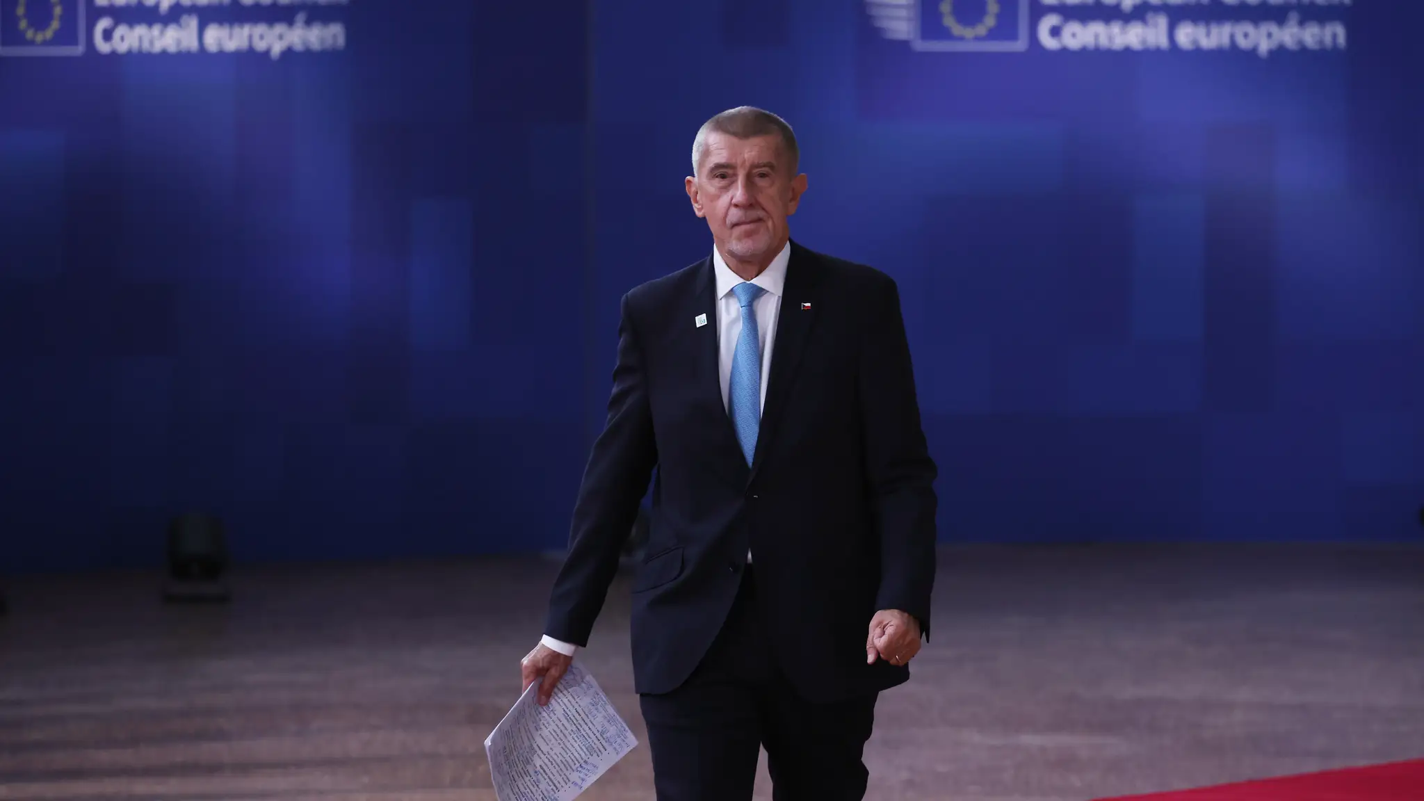 Český premiér Andrej Babiš prichádza na samit EÚ do budovy Európskej rady v Bruseli.