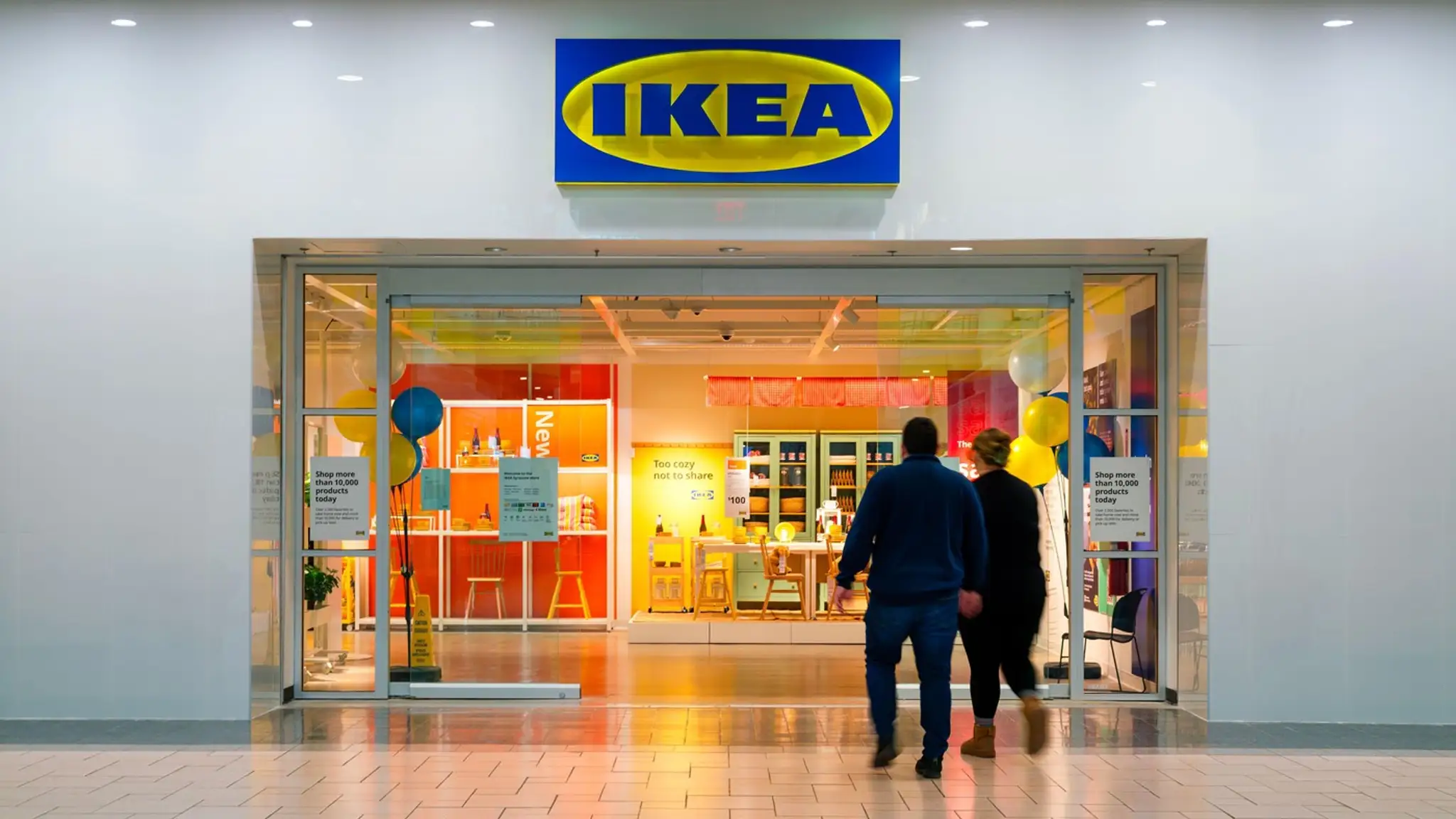 Na snímke vchod obchodného domu Ikea.