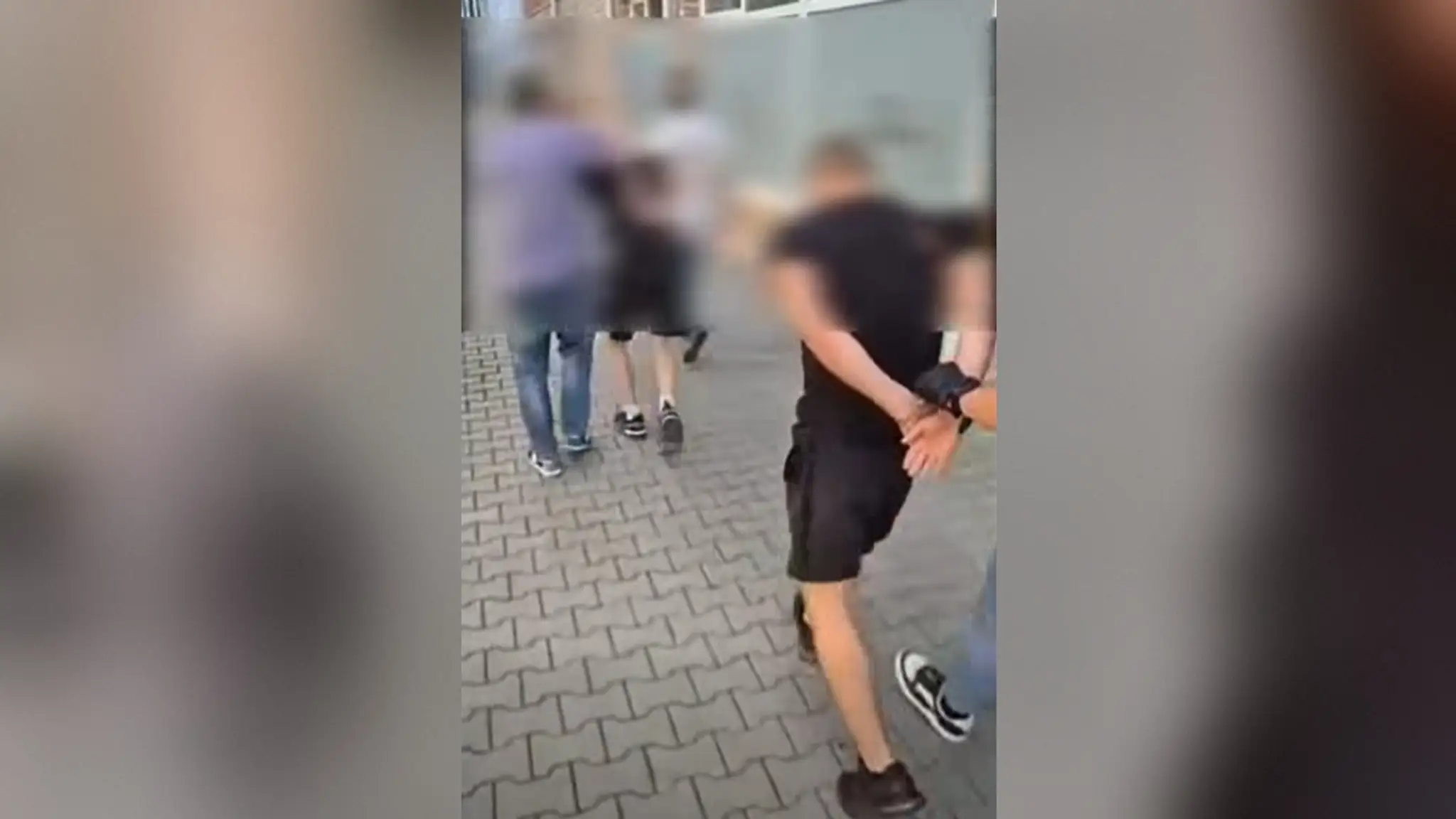 Polícia zadržala podozrivých z útoku na muža v Krakove. 