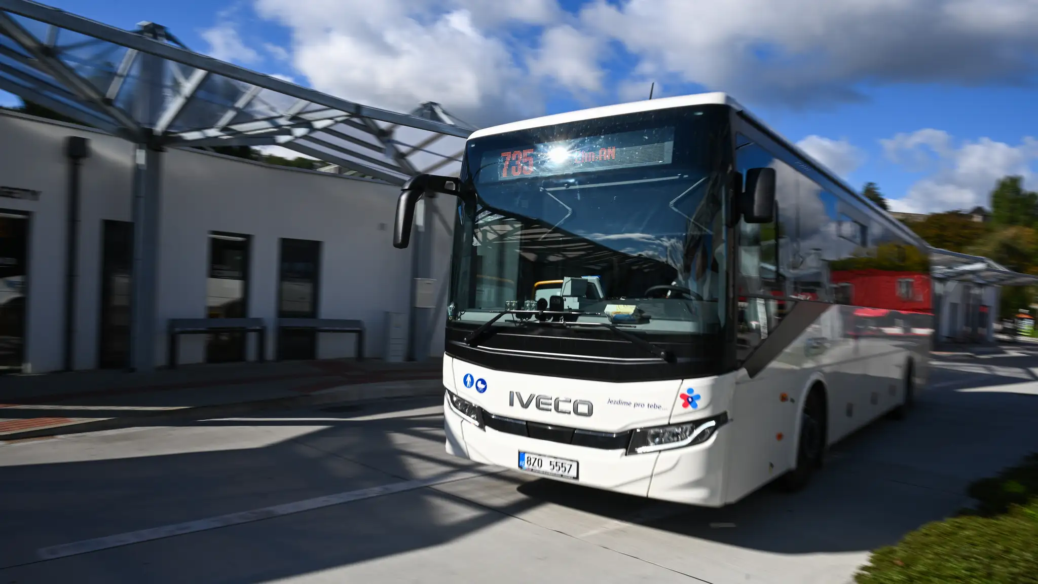 Seniori nad 70 rokov v Trenčianskom kraji môžu využiť ročný lístok SENIORPASS za 10 eur.