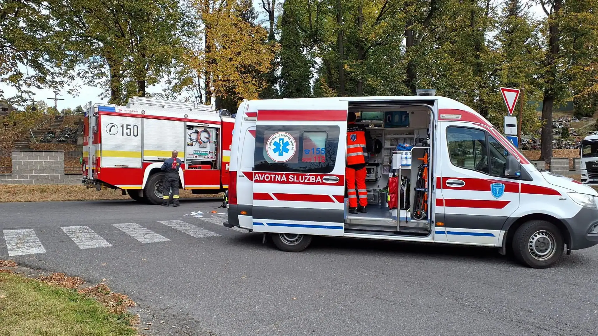 V Liptovskom Hrádku zrazila dodávka troch ľudí.