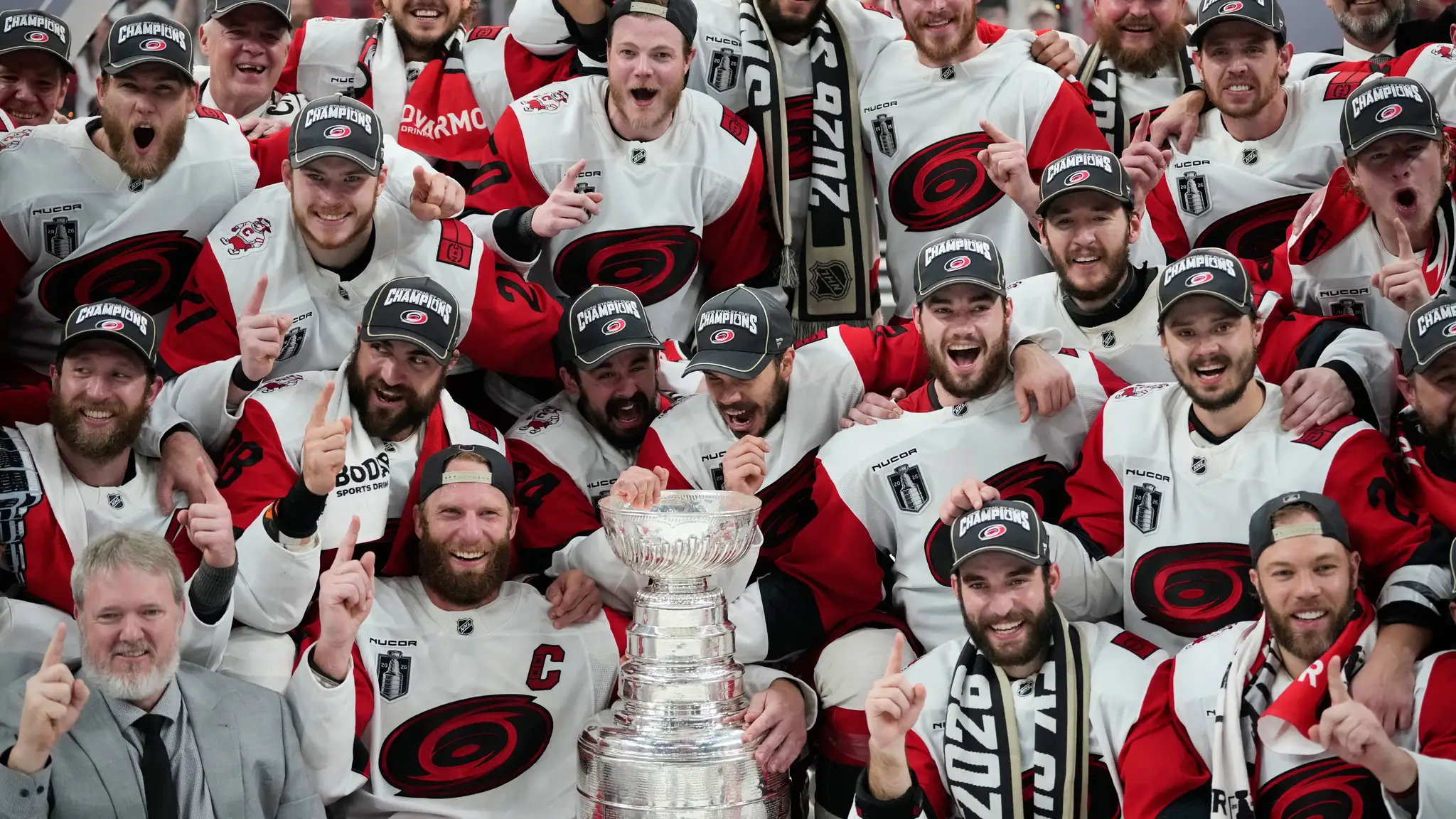 Hokejisti Caroliny Hurricanes získali Stanley Cup.