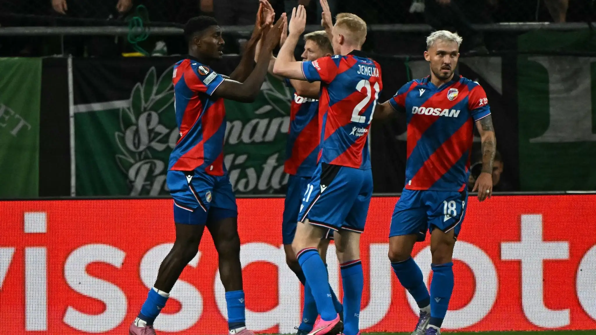 Futbalisti Plzne sa tešia z gólu.