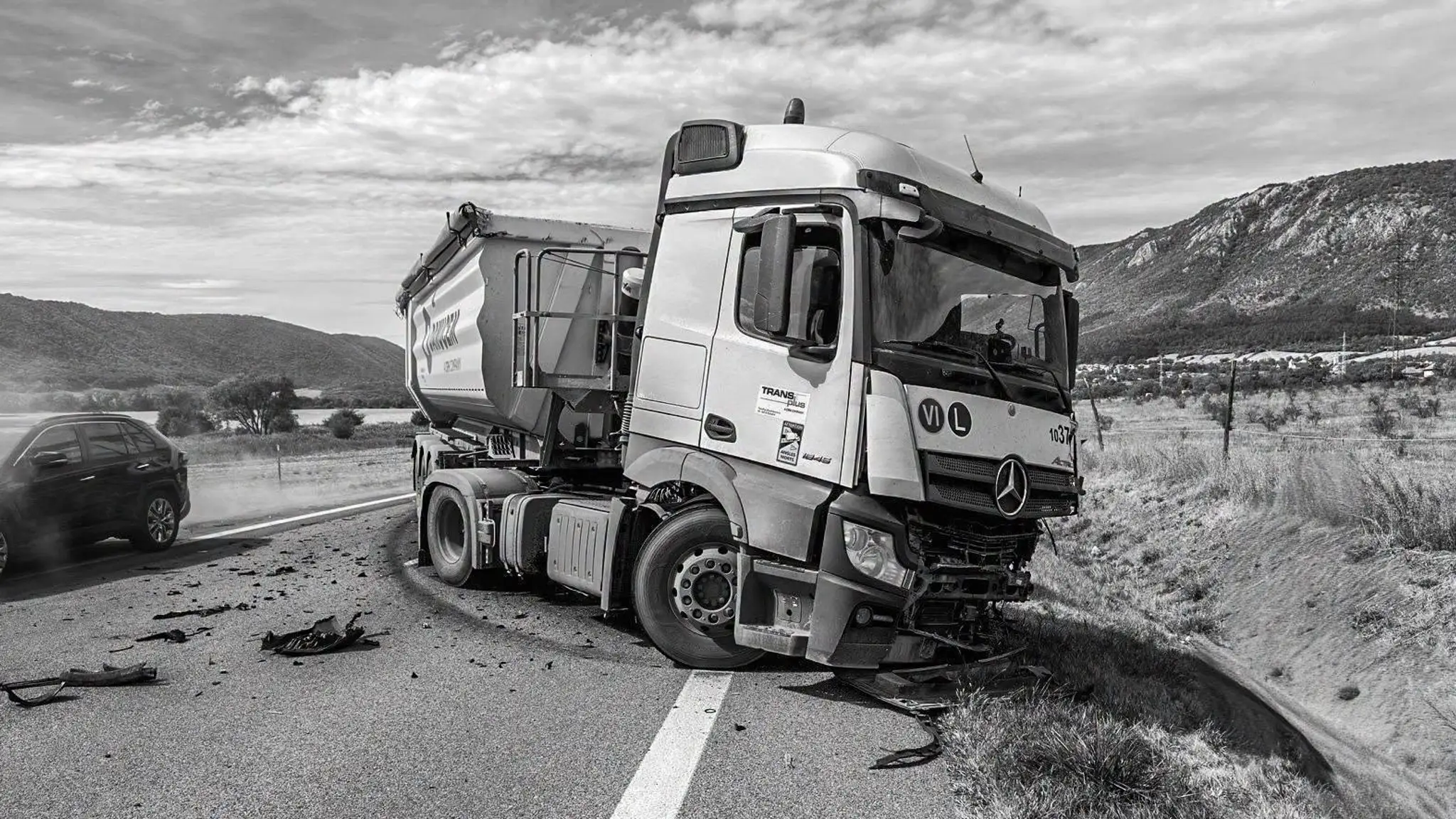 Na snímke havarovaný kamión po tragickej nehode pri Hrhove.