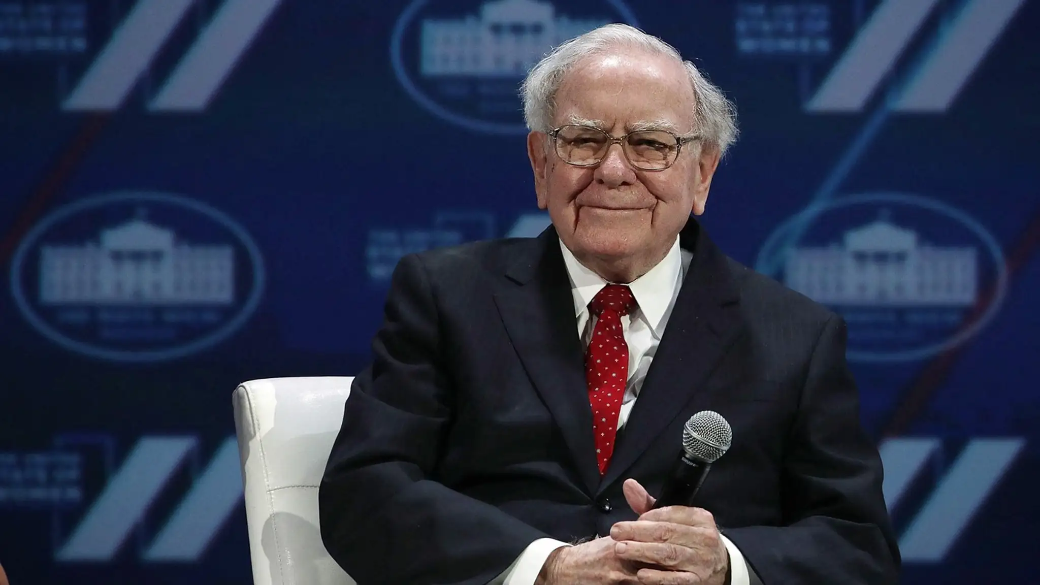 Warren Buffet na archívnej snímke z roku 2016.