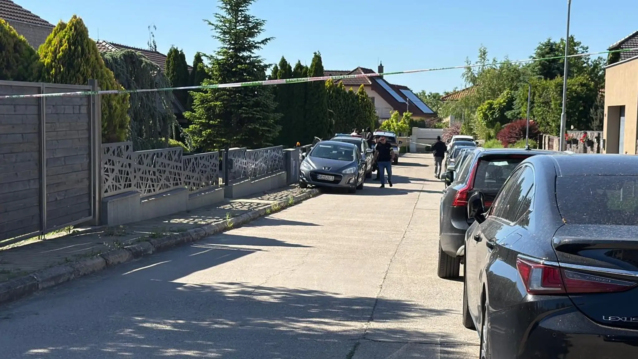 Polícia na mieste razie.