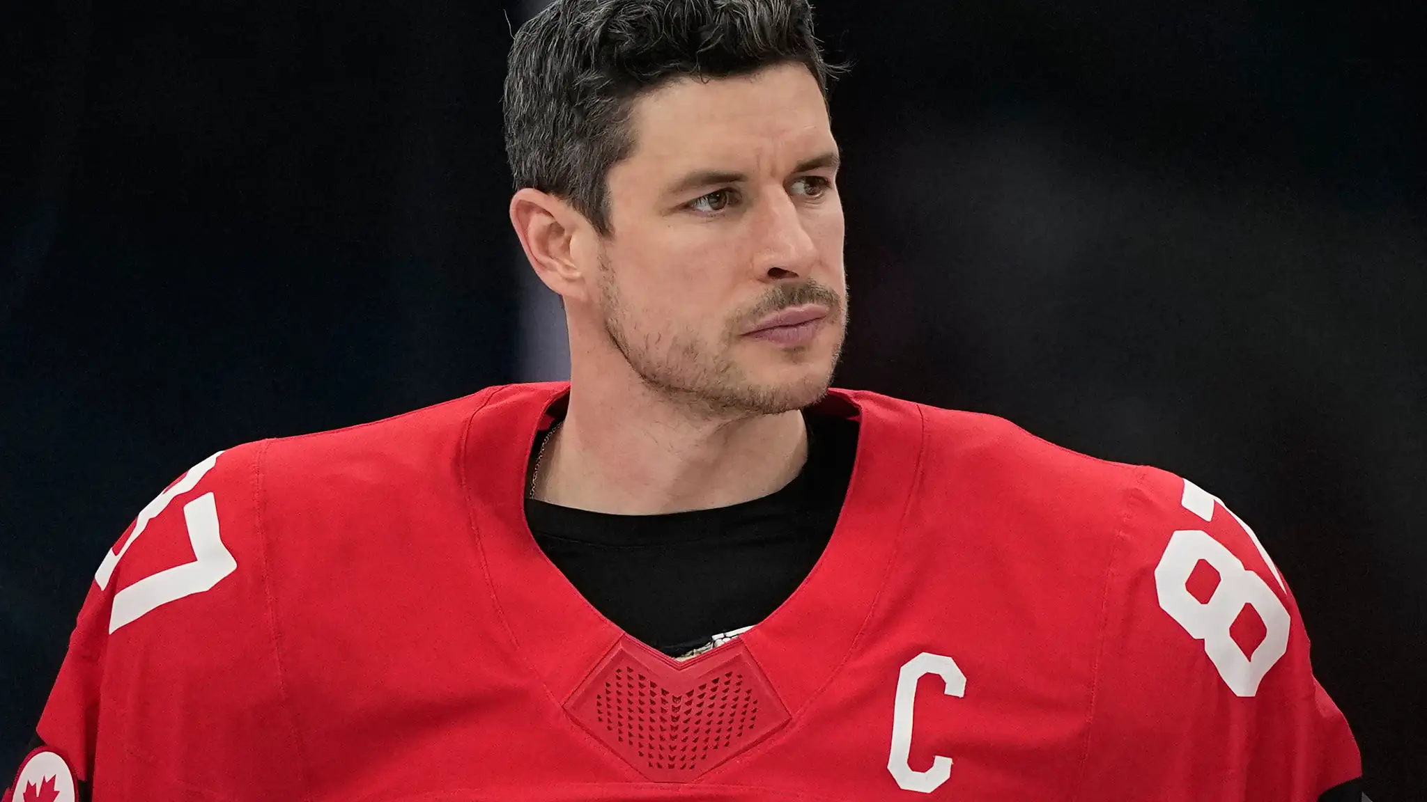 Na snímke kanadský hokejista Sidney Crosby reaguje po prehre vo finálovom dueli.