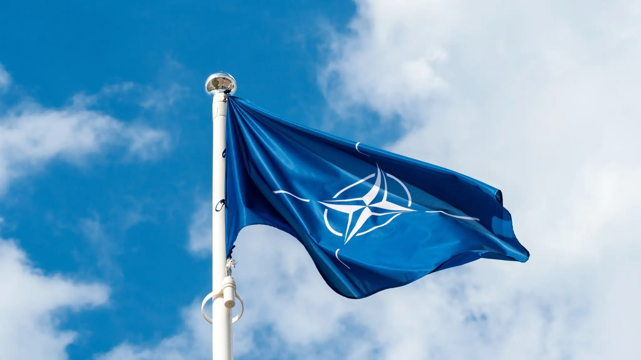Zástava NATO. Ilustračná snímka