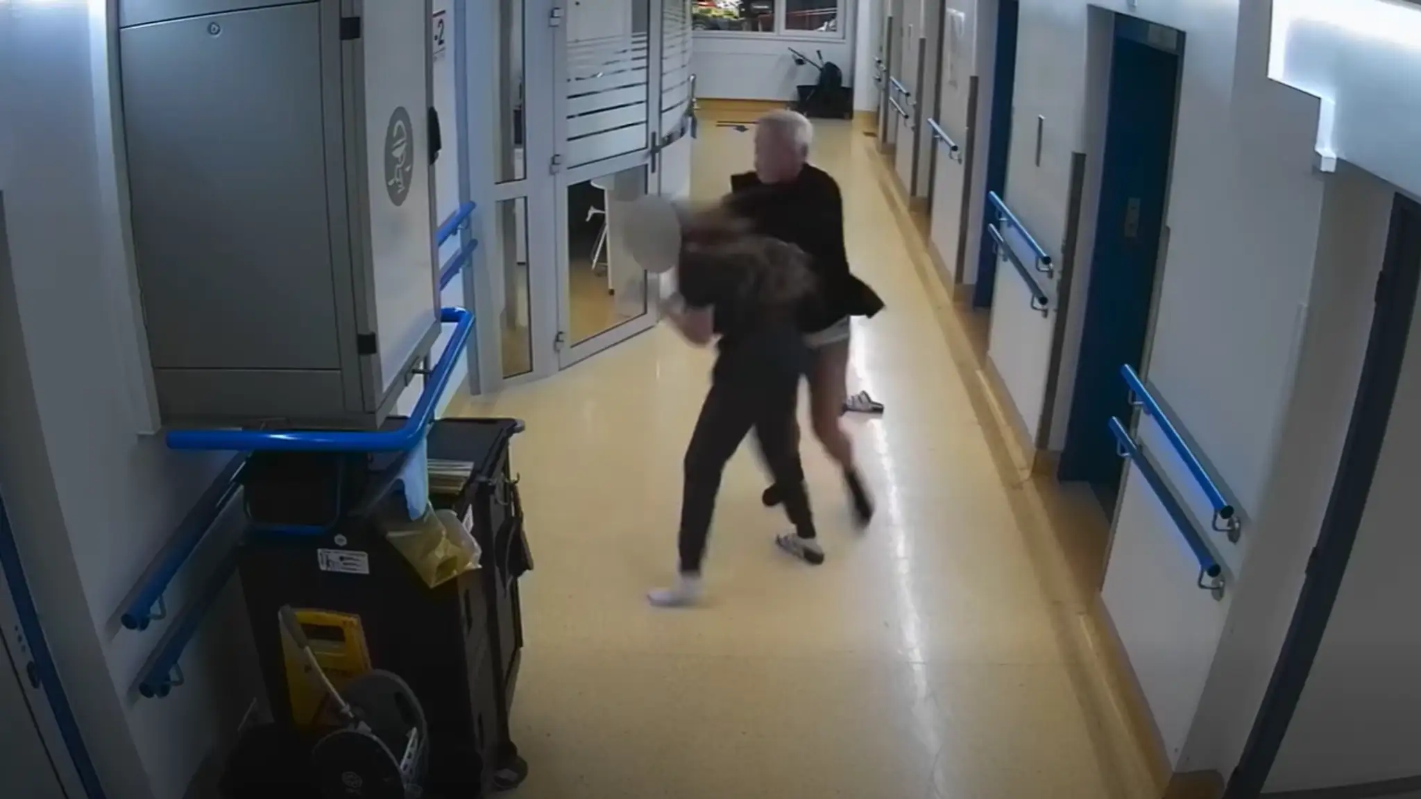Brutálny útok muža na sestru na urgentnom príjme na Kramároch.