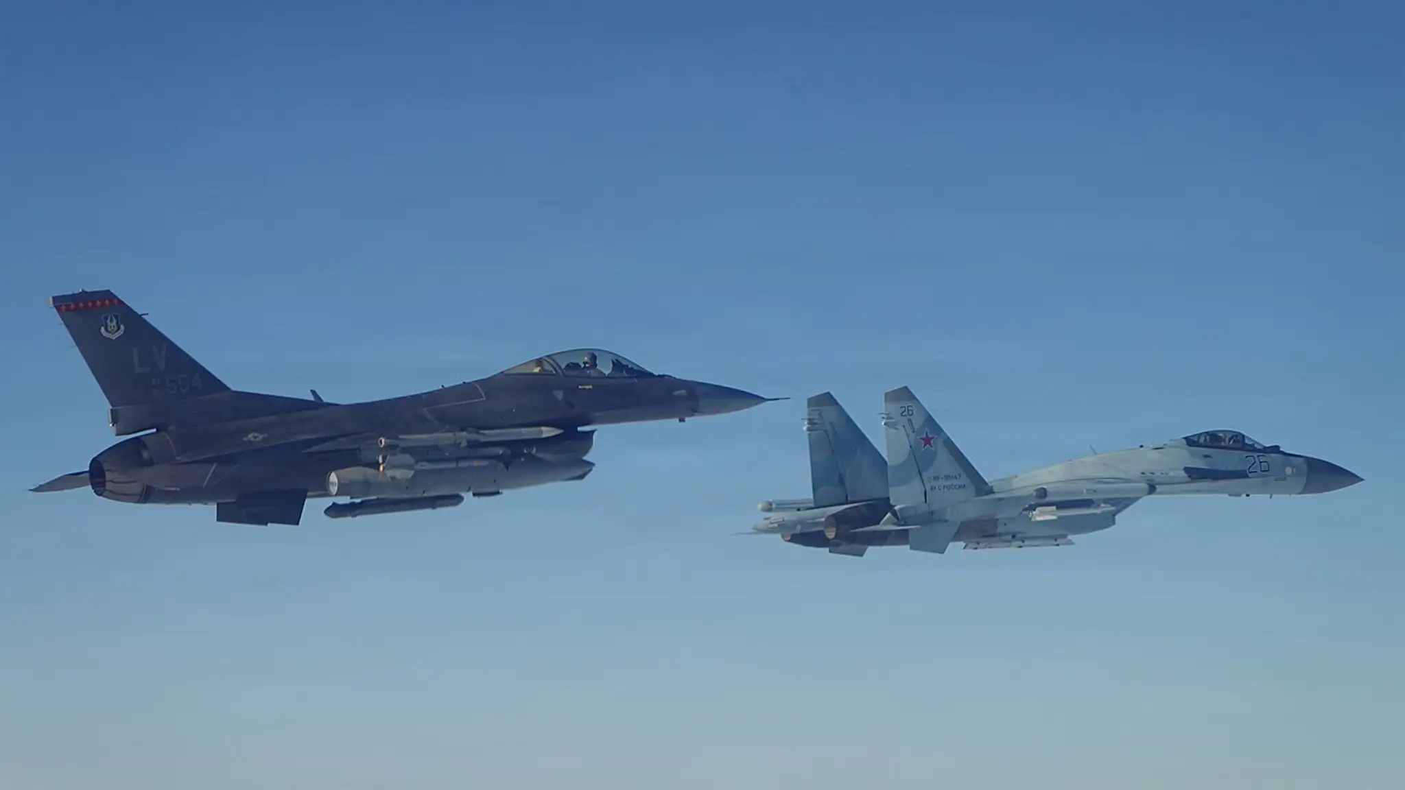 Ilustračná fotografia. F-16 vyslaná k stíhačke F-35