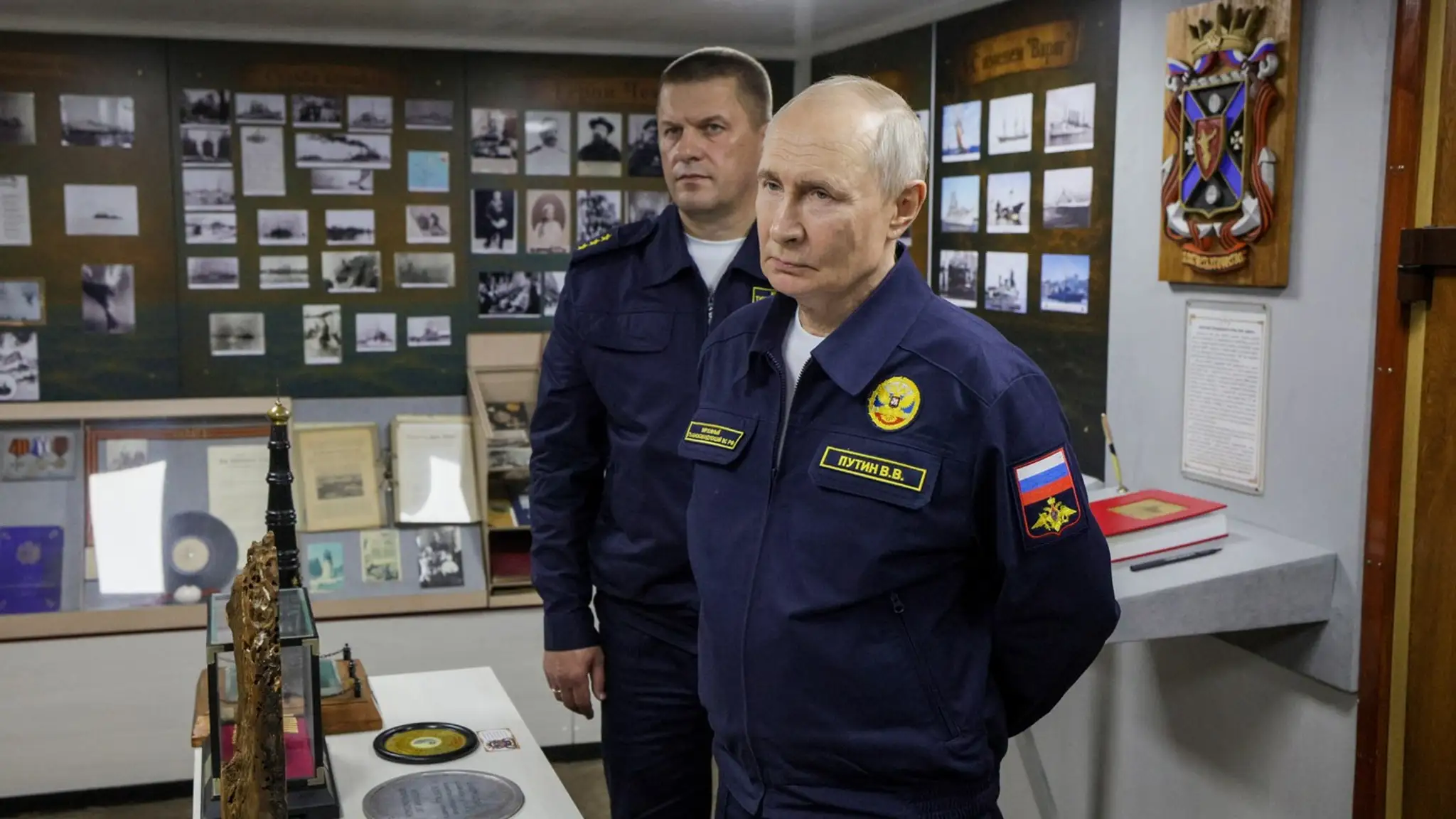 Ruský prezident Vladimir Putin navštívil raketový krížnik ruského námorníctva „Varyag“.