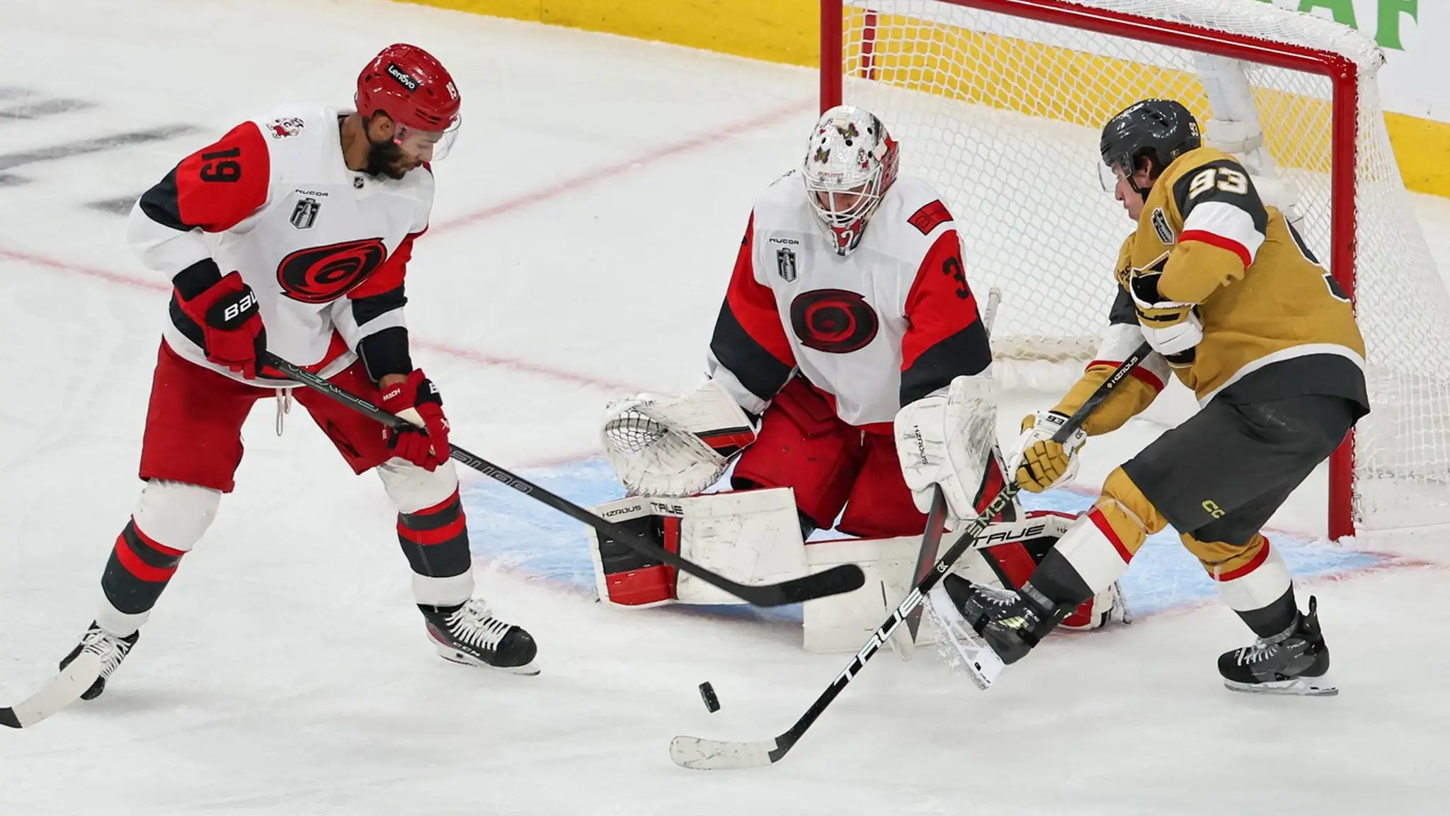 Frederik Andersen posilnil Edmonton Oilers.