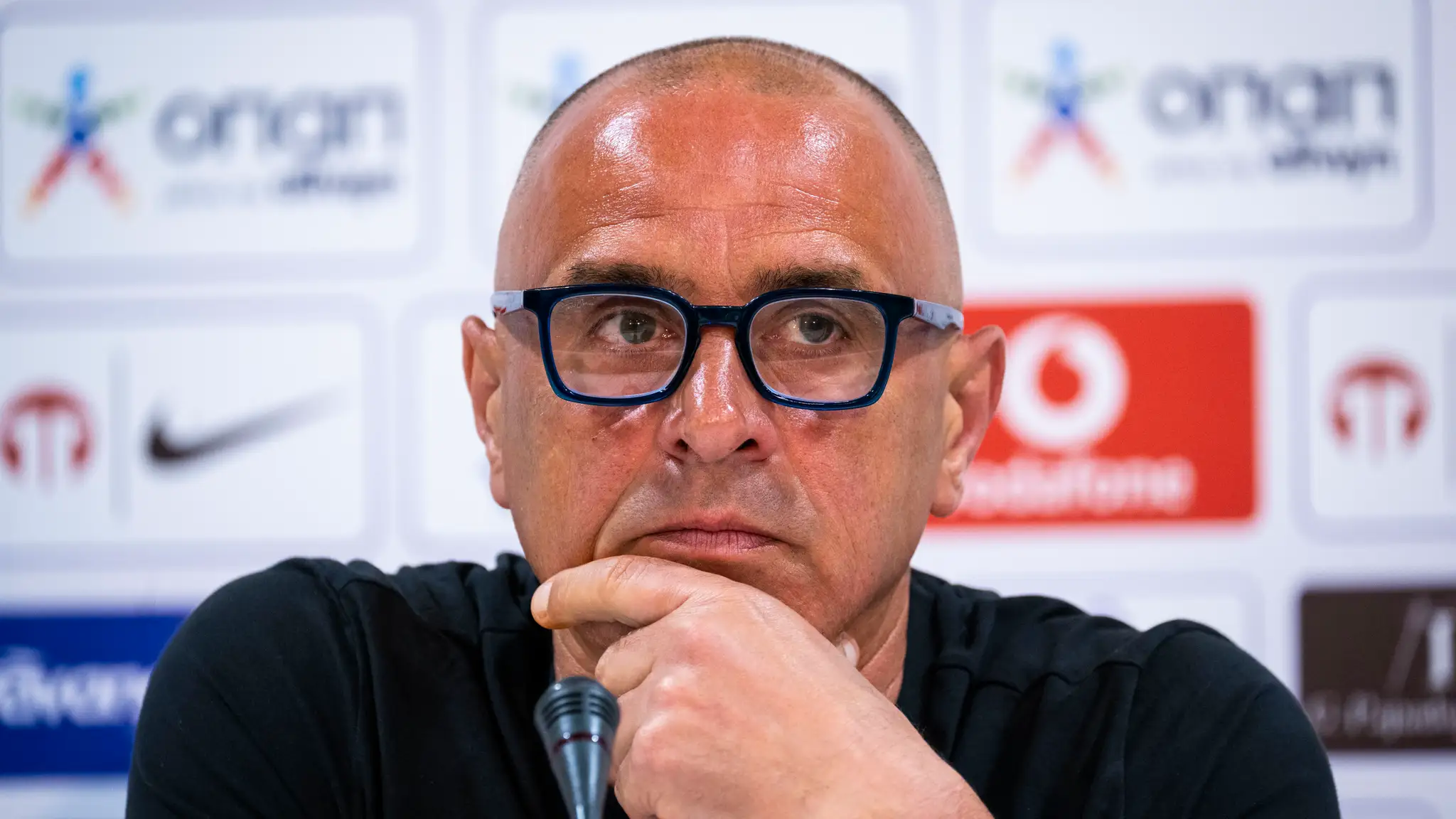 Na snímke tréner slovenskej futbalovej reprezentácie Francesco Calzona počas tlačovej konferencie.