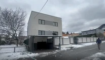 FOTO a VIDEO: Explózia v Martine. Pred domom podnikateľa mala vybuchnúť bomba, páchateľ ju zrejme odpálil na diaľku