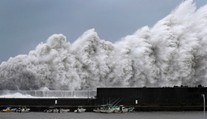 Tajfún Čebi zasiahol západ Japonska
