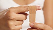 Doposiaľ ste používali náplasť nesprávne. Ukážeme vám, ako ju môžete správne zafixovať