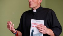 Po Lajchovi suspendovali aj ďalšieho kňaza, je spoluautorom knihy o celibáte