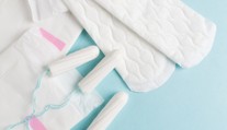 Škótsko ako prvá krajina schválila všetkým ženám menštruačné potreby zadarmo