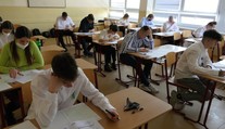 Maturity pokračujú, žiakov čaká test aj sloh z cudzieho jazyka