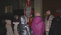 Do Dvorníkov prišiel skôr. Mikuláš prekvapil deti predčasnou návštevou