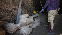 Socha gréckeho boha Hermesa ležala tisíce rokov v kanalizácii. Bulharskí archeológovia objavili mramorový poklad