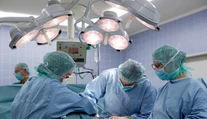 Nepredstaviteľný krok lekárky v Rakúsku. Jej dcéra (12) vŕtala dieru do lebky, nad vysvetlením zostáva rozum stáť