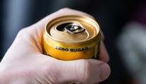Pijete bezkalorické nápoje, aby ste nepribrali? V skutočnosti môžu mať úplne opačný efekt