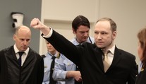 Nórsko si pripomína piate výročie krvavého Breivikovho vyčíňania