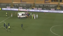 Zápas v Lecce trval iba päť sekúnd. Prerušili ho po tom, čo hráč upadol do bezvedomia
