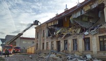 V Znojme explodovala bytovka, hlásia niekoľko zranených