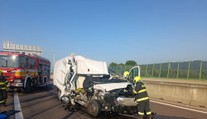 FOTO: Vážna nehoda na D1 pri Považskej Bystrici. Polícia uviedla pravdepodobnú príčinu zrážky