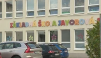 Koho číslo vytiahnu, ten vyhráva. Kapacity školy v obci pri Bratislave nepostačujú, miesta pre prvákov sa žrebovali